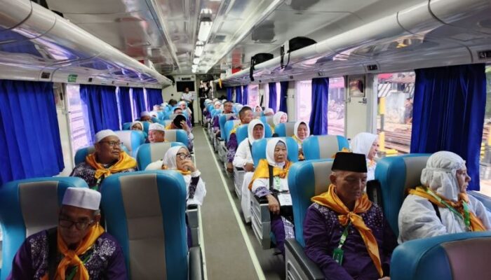 KAI Sumut layani rombongan calon haji Labuhanbatu dengan kereta api