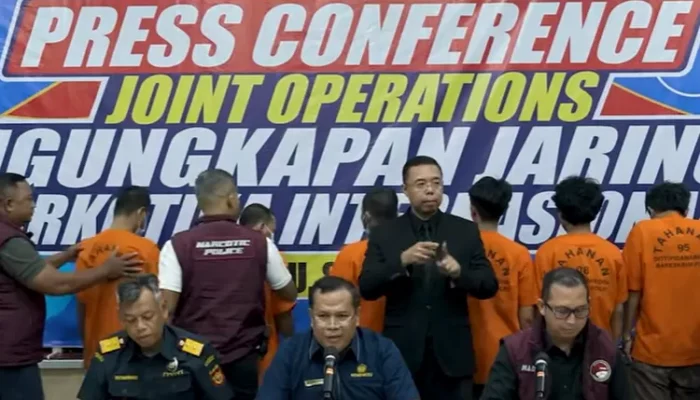6 tersangka penyelundupan ekstasi berkedok suku cadang dan majalah diamankan Bea Cukai dan Polri