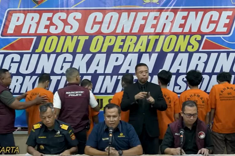 6 tersangka penyelundupan ekstasi berkedok suku cadang dan majalah diamankan Bea Cukai dan Polri