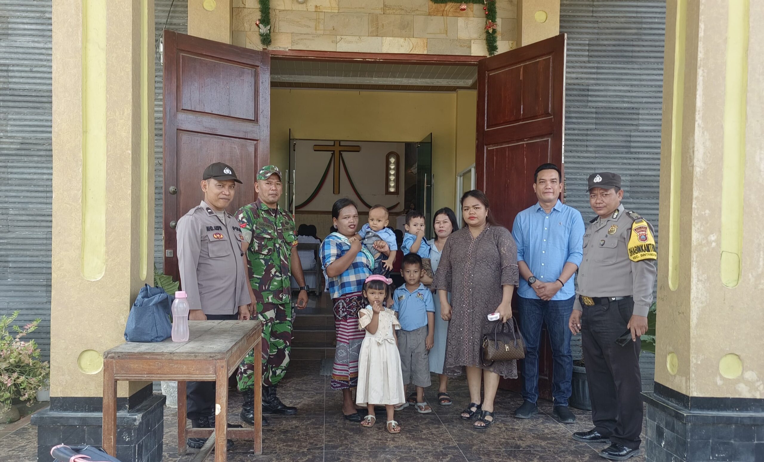 Polres Sergai Sektor Kotarih dan TNI Amankan Perayaan Isa Al-Masih