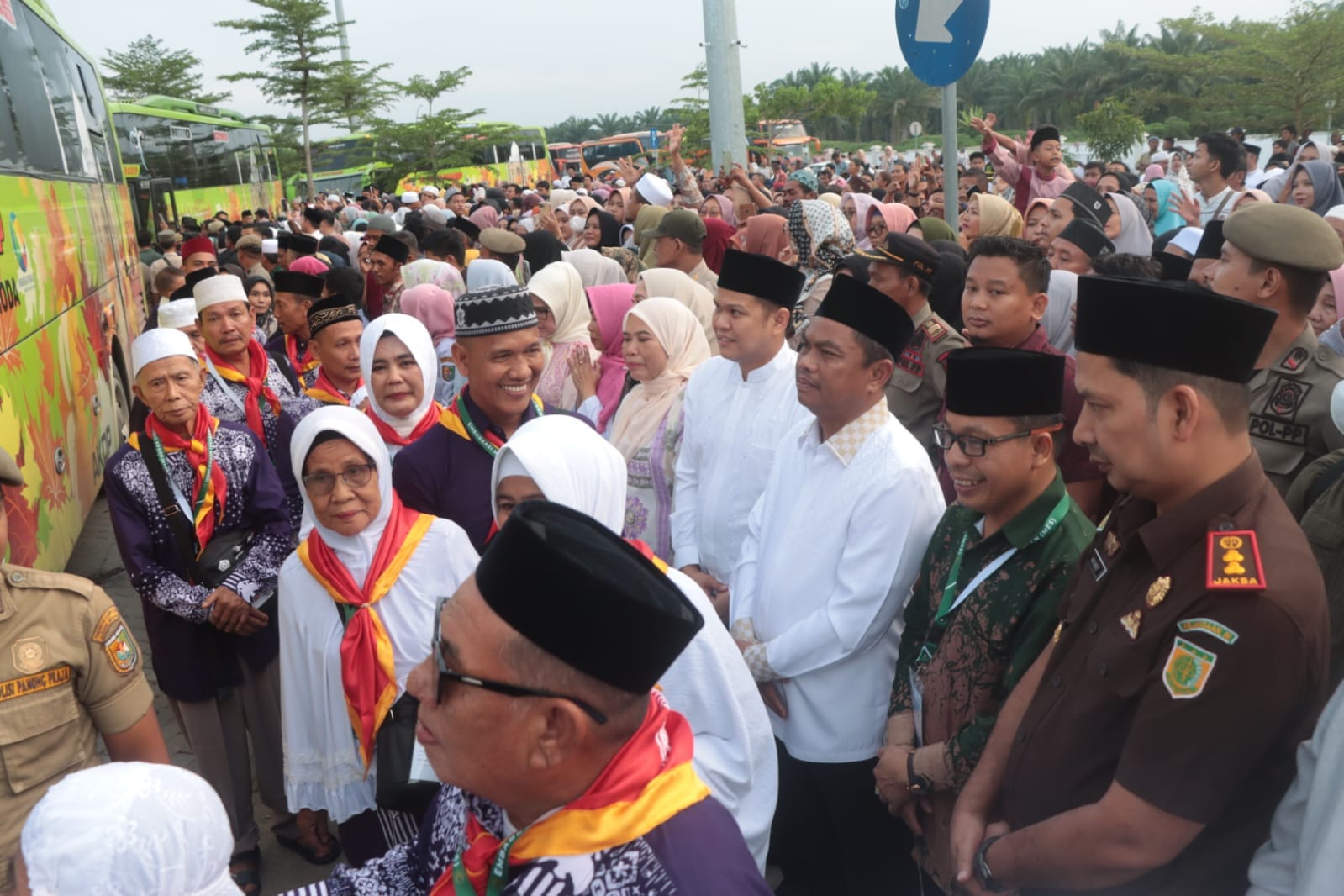 Bupati Sergai Berangkatkan 319 Jamaah Calon Haji: Pesan Khusyuk dan Doa untuk Kabupaten