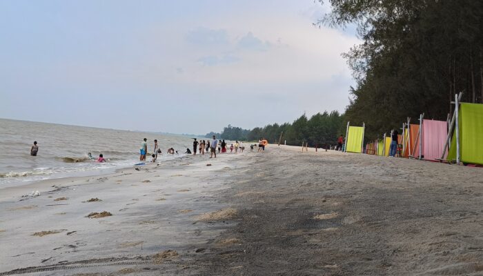 Pantai Romantis di Sergai Jadi Pilihan Liburan Keluarga