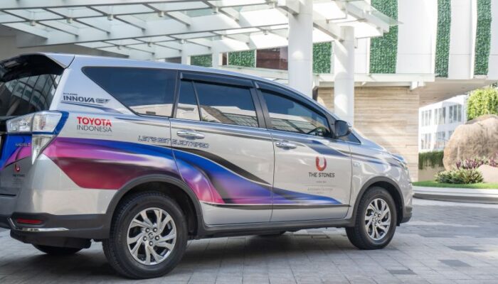 The Stones Hotel dan TMMIN hadirkan “shuttle” ramah lingkungan