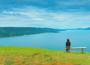 Indahnya Danau Toba Dari Bukit Senyum Mutong, Buat Pikiran Kembali Fresh