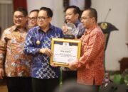 Pj Wali Kota Madiun Terima Penghargaan Dari Pj Gubernur Jatim