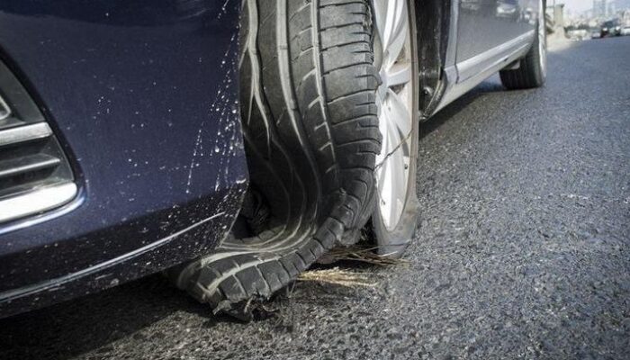 Perlu anda ketahui penyebab ban bisa pecah di jalan tol