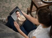 Tips Membuat Pasangan Merasa Istimewa dalam Hubungan Jarak Jauh