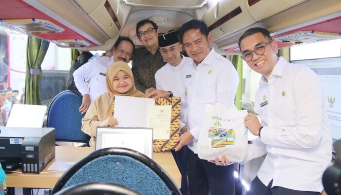 Pj. Gubsu Luncurkan Bus Perizinan Berusaha