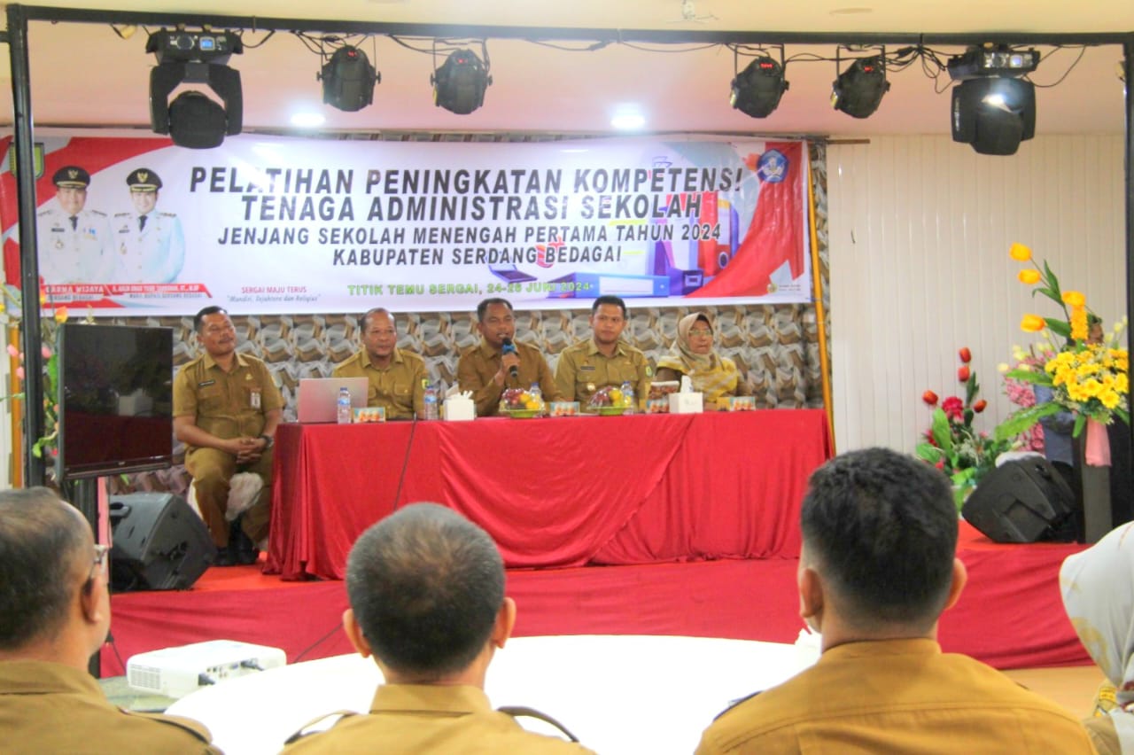 Bupati Sergai Buka Pelatihan Kompetensi Tata Usaha SMP, Tingkatkan Profesionalisme dan Pelayanan