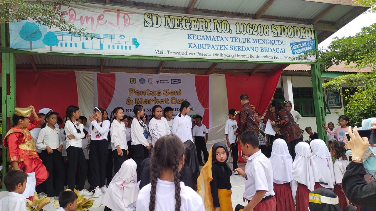 SDN 106206 Sidodadi Gelar Pentas Seni, Market Day, dan Pelepasan Siswa Kelas VI