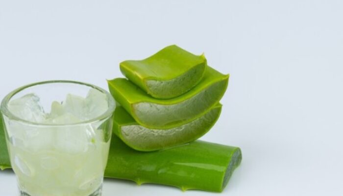 Jus Lidah Buaya: Kandungan Gizi, Manfaat dan Efek Sampingnya