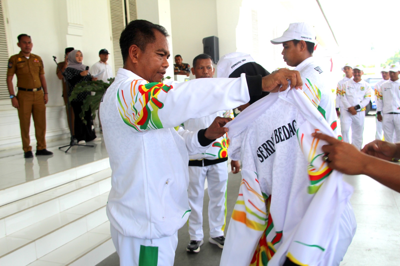 Bupati Sergai Lepas Kontingen ke POPPROVSU 2024
