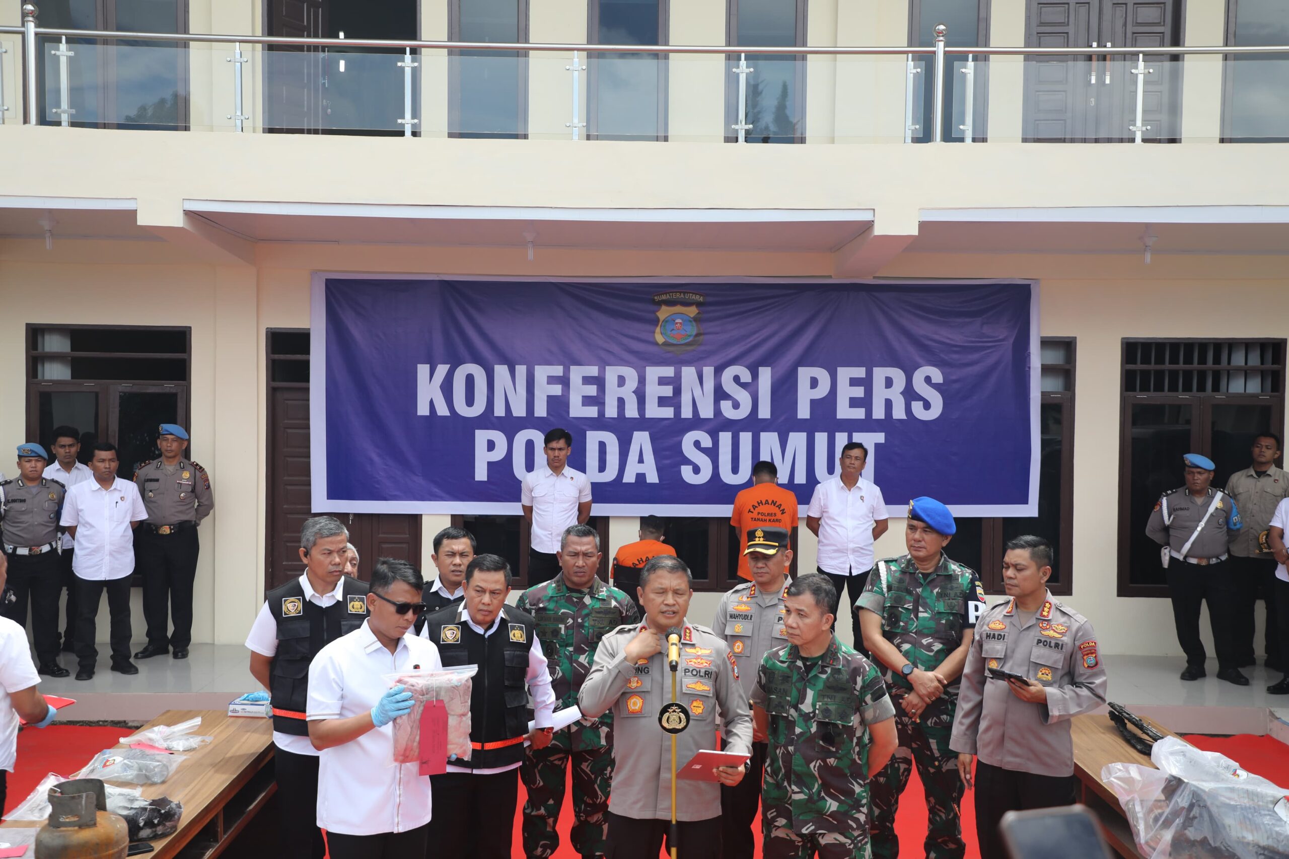 CCTV Rekam Terduga Kedua Eksekutor Pulang dan Pergi Usai Bakar Rumah Sempurna Pasaribu