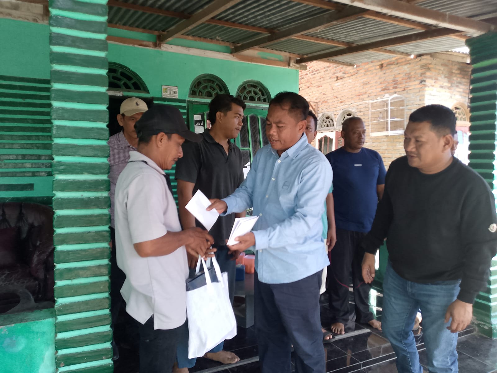Bupati Sergai Beri Bantuan Korban Puting Beliung di Desa Jati Mulyo