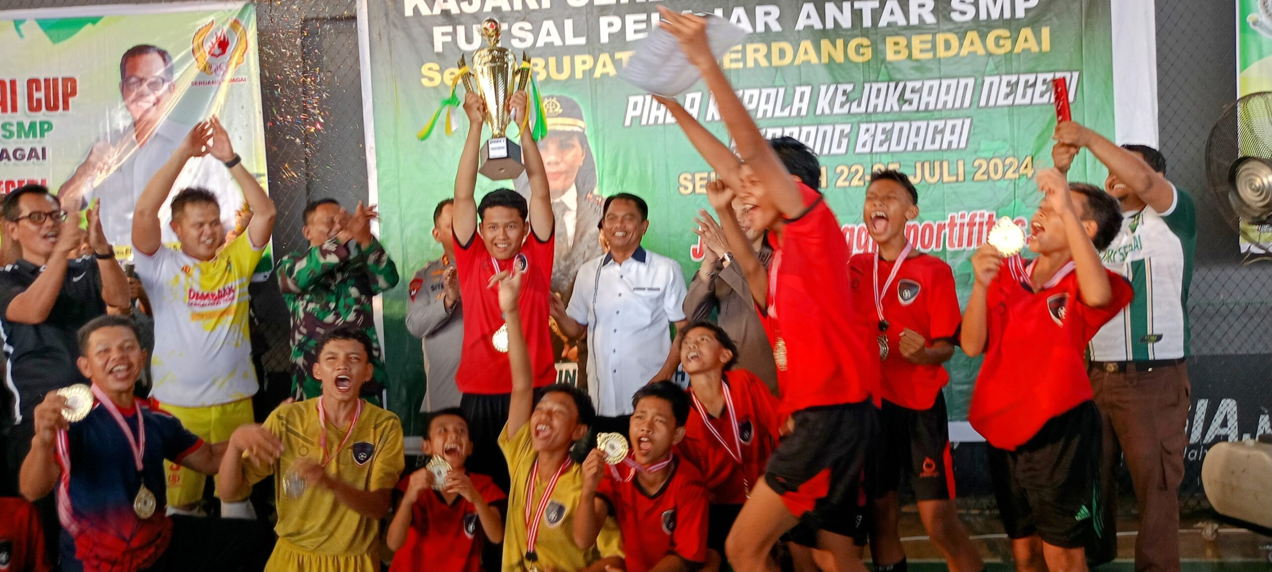 Turnamen Futsal Kajari Sergai Cup: MTs Islamiyah Dolok Masihul Juara, Forkopimda Ungguli Kejari