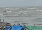 Nelayan Selamat dari Ombak Besar, Satu Meninggal di Laut Sialang Buah