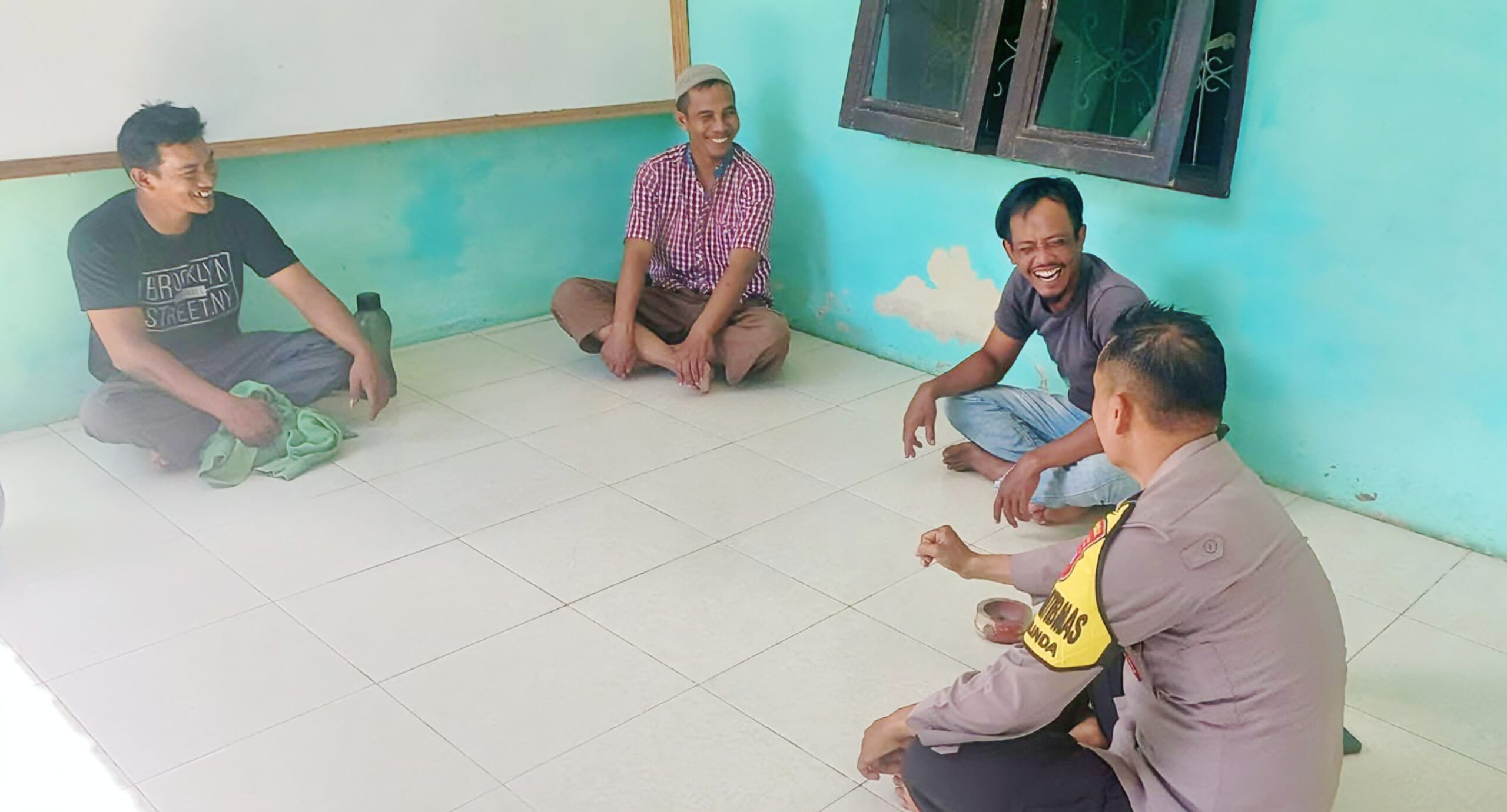 Bhabinkamtibmas Kotarih Sosialisasi Pemilu Damai, Jaga Kerukunan Warga
