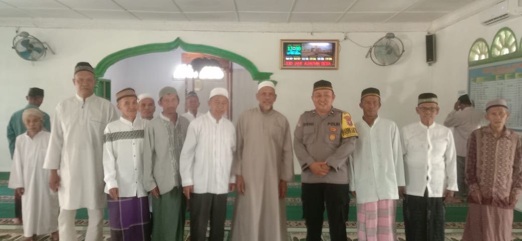 Polsek Kotarih Amankan Sholat Jumat di Mesjid Jami Al Mu'min Bintang Bayu