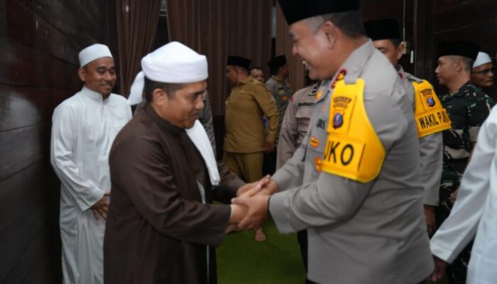 Kapolda Sumut Jalin Silaturahmi dengan Tuan Guru Besilam, Minta Doa untuk Pilkada Damai