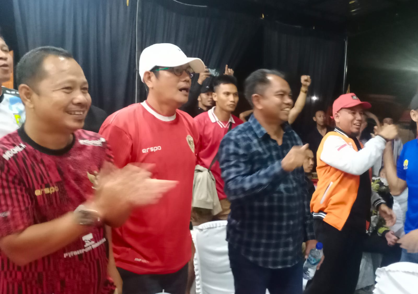 Nobar, Darma Wijaya dan Pendukungnya kecewa Wasit, Timnas Indonesia Imbang Lawan Bahrain
