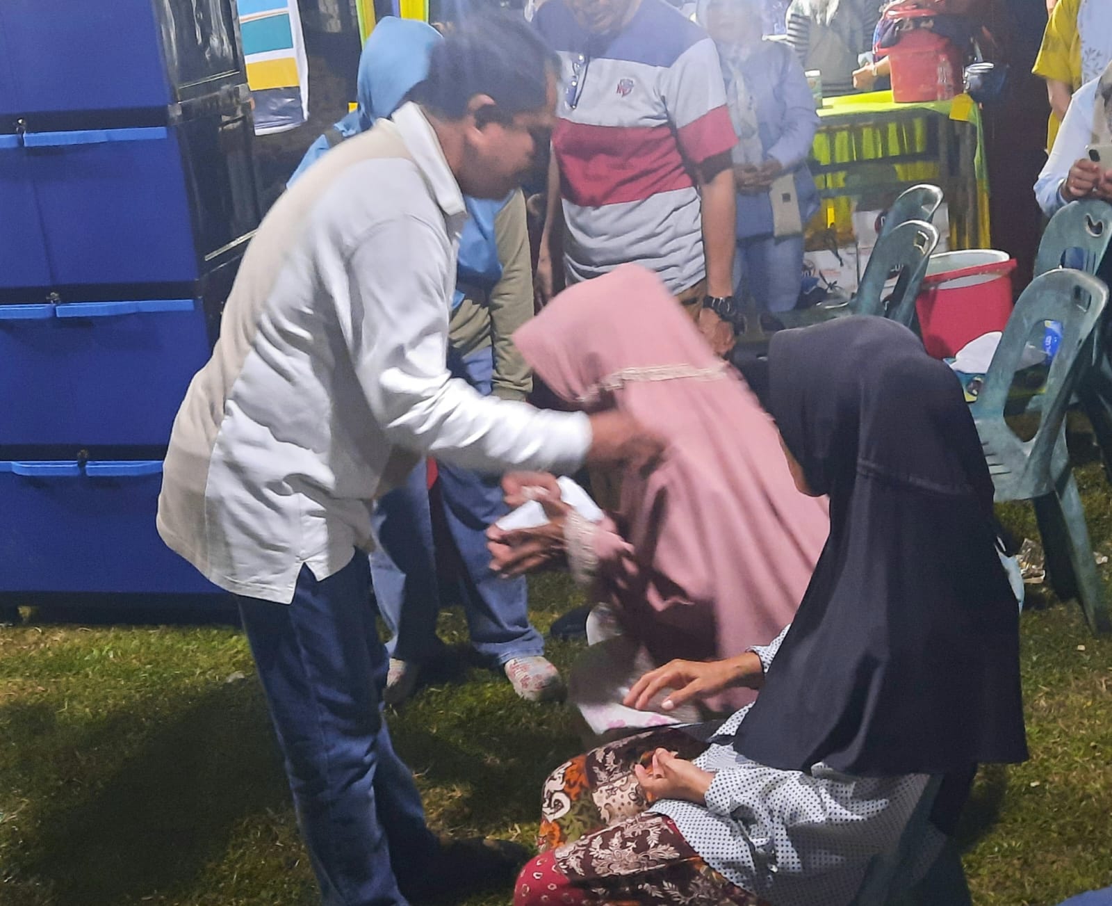Darma Wijaya Ulurkan Tangan, Nenek Kasmin Korban Kebakaran di Buluh Duri