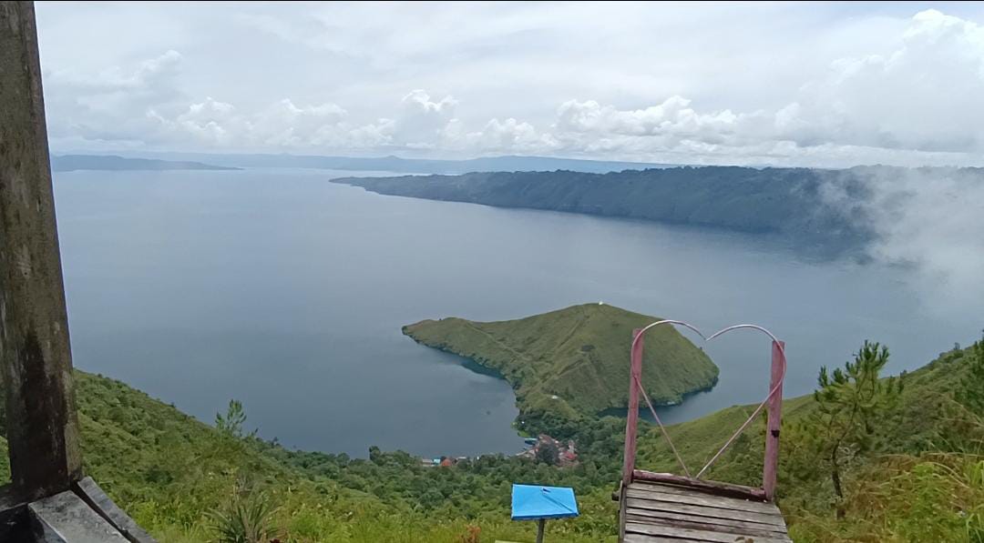 Keindahan Alam Desa dan Bukit Penatapan Sirungkungon Menjadi Daya Tarik Tersendiri