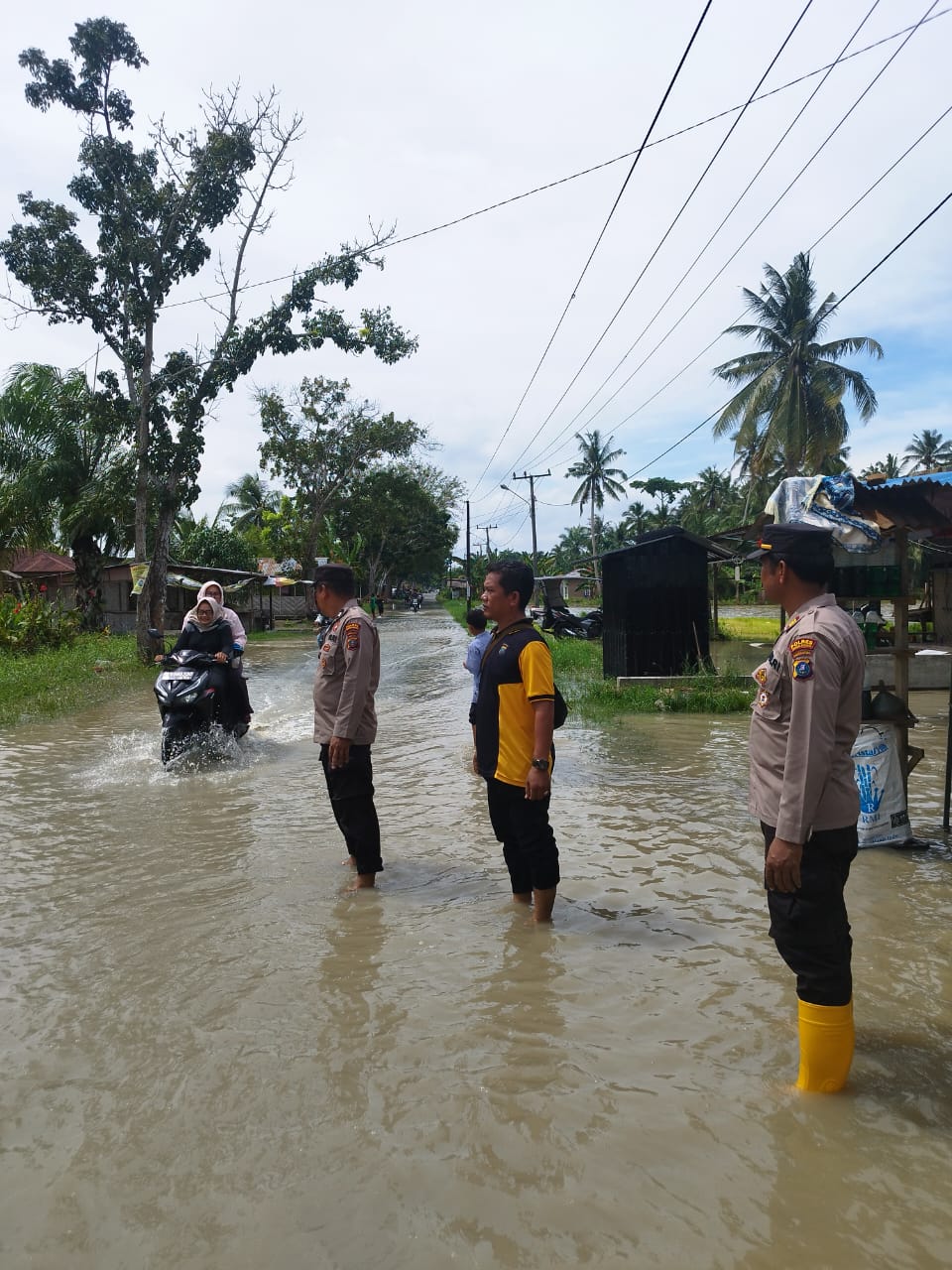 Kapolsek Tanjung Beringin Imbau Warga Tetap Waspada Banjir