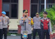 Apel Pagi, Kapolres Tebing Tinggi Serahkan Bingkisan Nataru