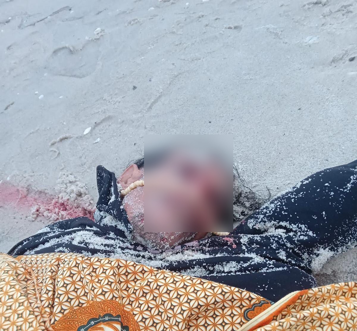 Mayat Pria Ditemukan di Pantai Sialang Buah dengan Luka di Kepala