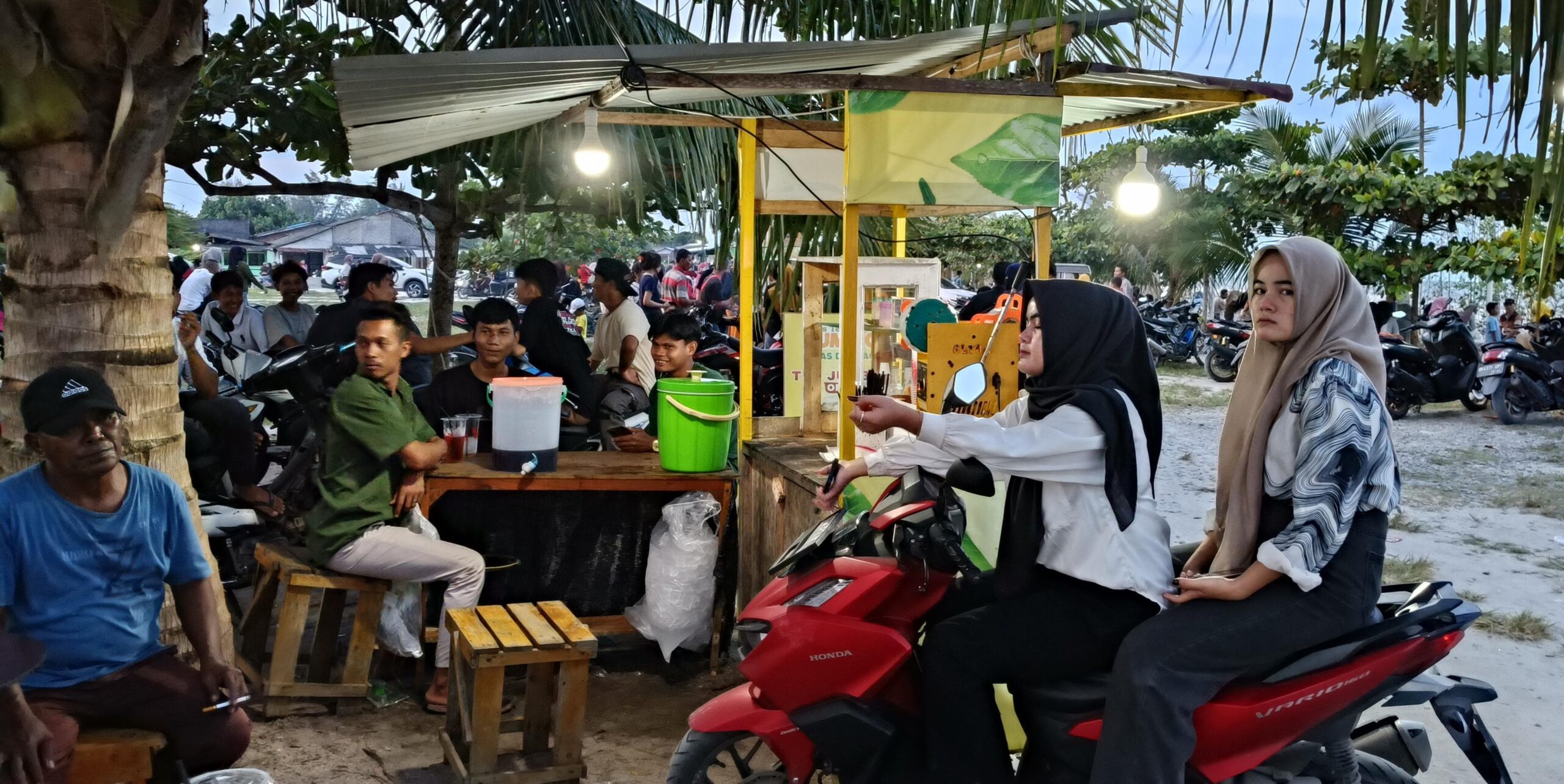Dermaga Pantai Sialang Buah Jadi Destinasi Favorit di Akhir Pekan