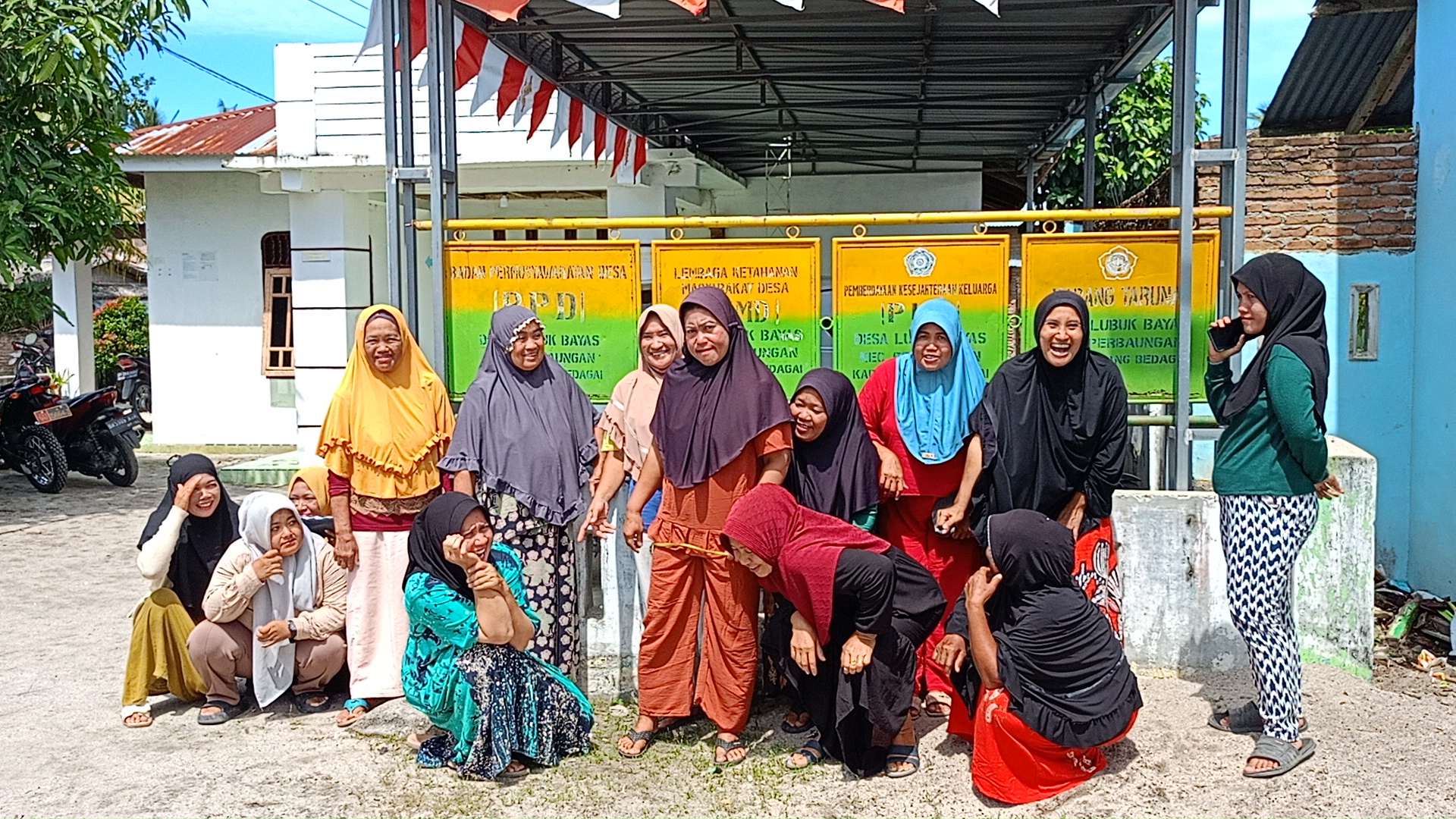 Sekdes Desa Lubuk Bayas Dipergoki di Rumah Wil, Ratusan Warga Desak Mundur