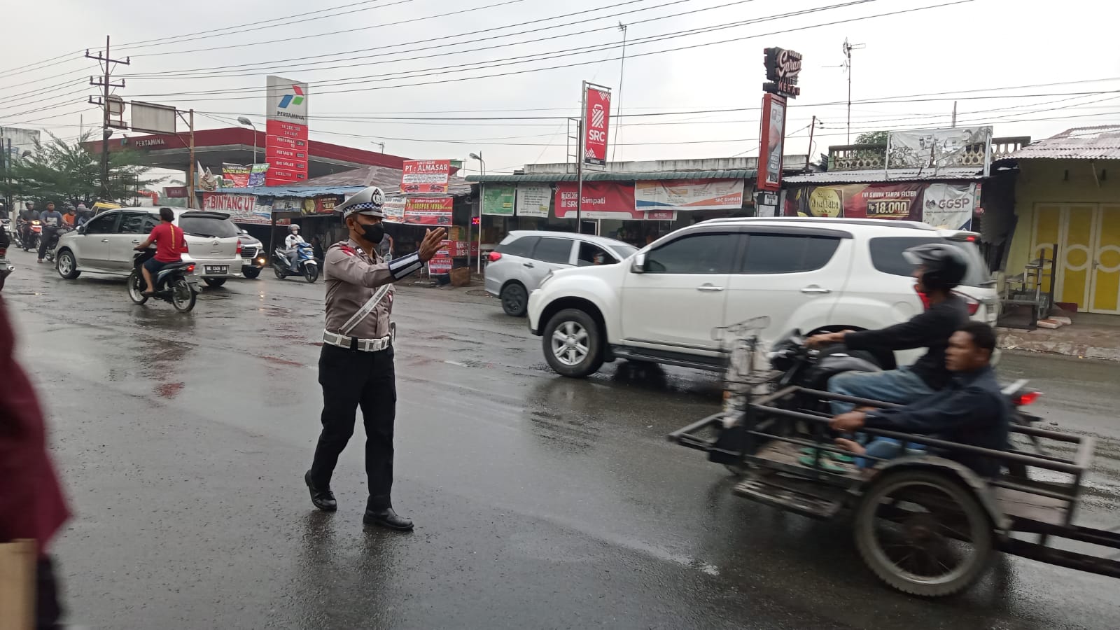 Jaga Kelancaran Arus Lalin, Sat Lantas Polres Tebing Tinggi Lakukan Pengaturan Jalan
