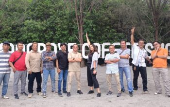 Insan Pers dan RSI Ngopi Hits di Tengah Keasrian Hutan Mangrove Coffee Shop
