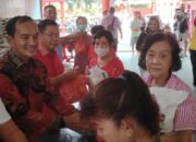 Sofyan Tan dan Walikota Tebing Tinggi Terpilih Iman Irdian Saragih Berbagi Paket Imlek Buat Warga Tionghoa