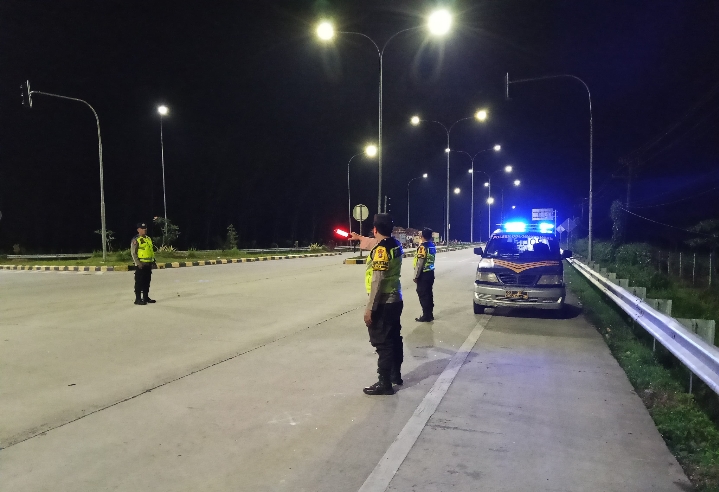 Polsek Dolok Merawan Jaga Kamtibmas dan Cegah Geng Motor Melalui Blue Light Patroli