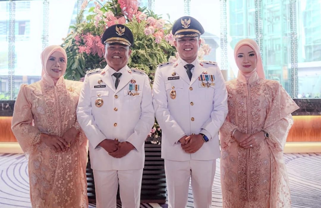 Bupati Serdang Bedagai H. Darma Wijaya bersama Istri Ny. Rosmaida Darma Wijaya dan Wabup Serdang Bedagai H. Adlin Tambunan bersama istri Ny. Aini Zetara Adlin Tambunan. (Intarta/intagram @Darmawijaya)