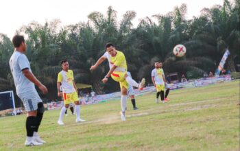 Wabup Sergai olahraga sepak bola (INTARTA/Kominfo Sergai)