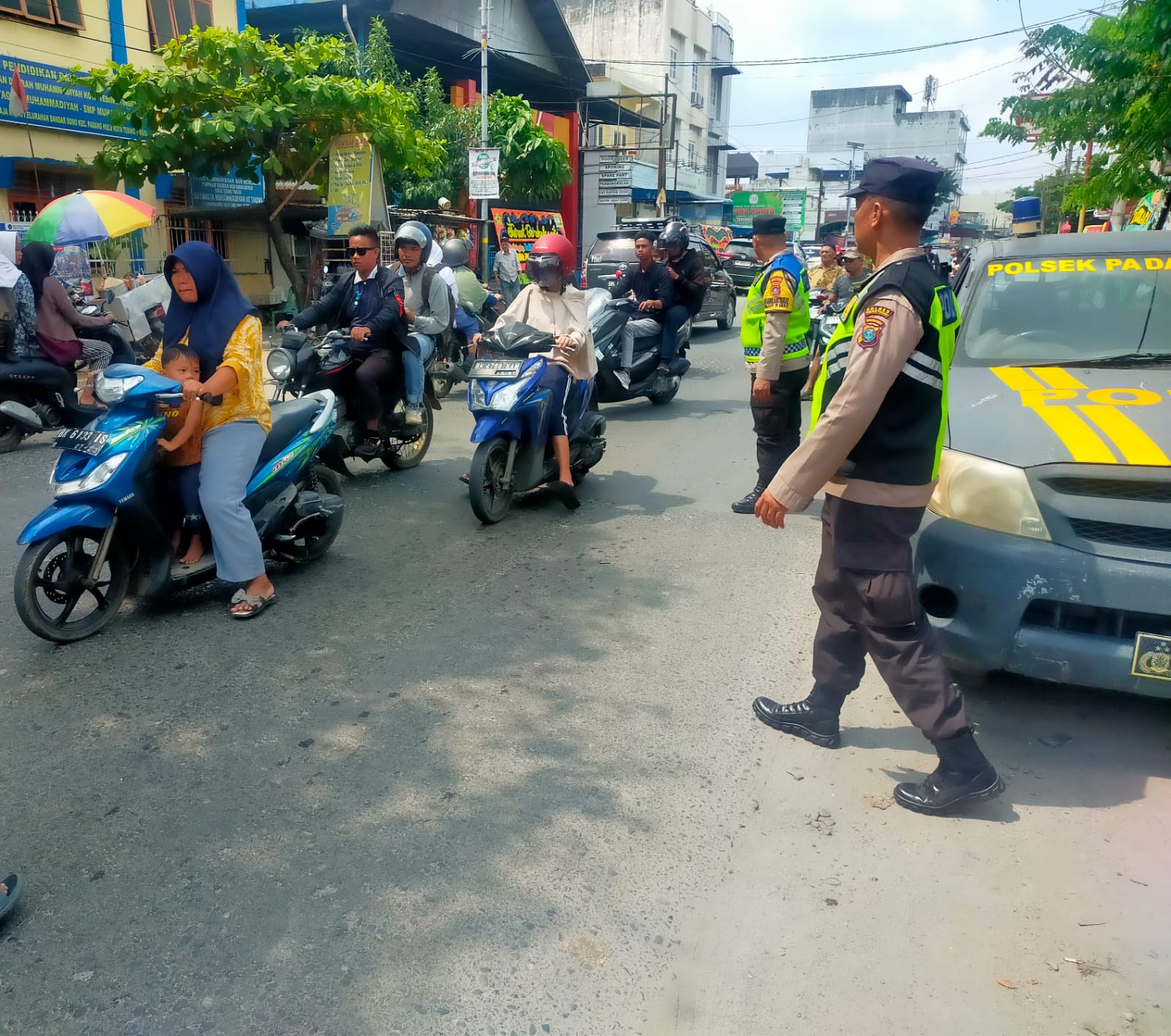 Polsek Padang Hulu Jaga Keamanan Wilayah Melalui Patroli Dialogis