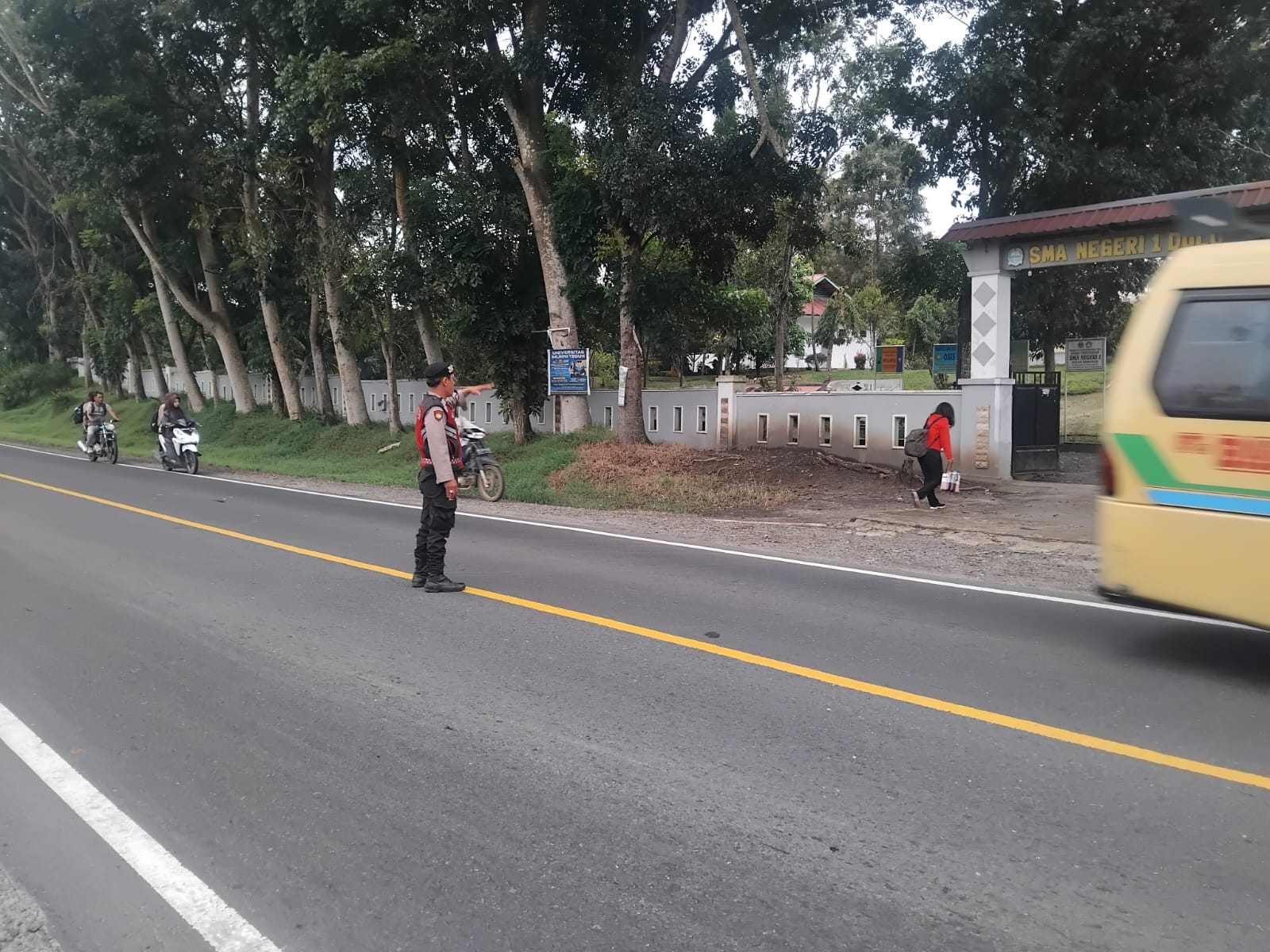 Polsek Dolok Merawan Gelar Pos Padat Pagi di Depan SMA Negeri 1