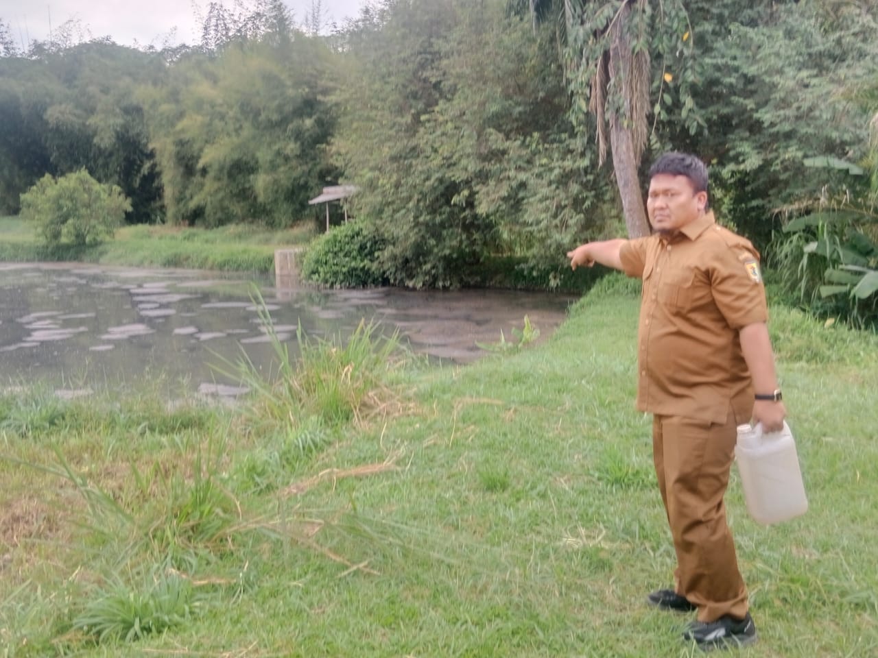 Sungai Titi Payung dan Rampah Diduga Tercemar Limbah, Warga Resah DLH Lakukan Investigasi