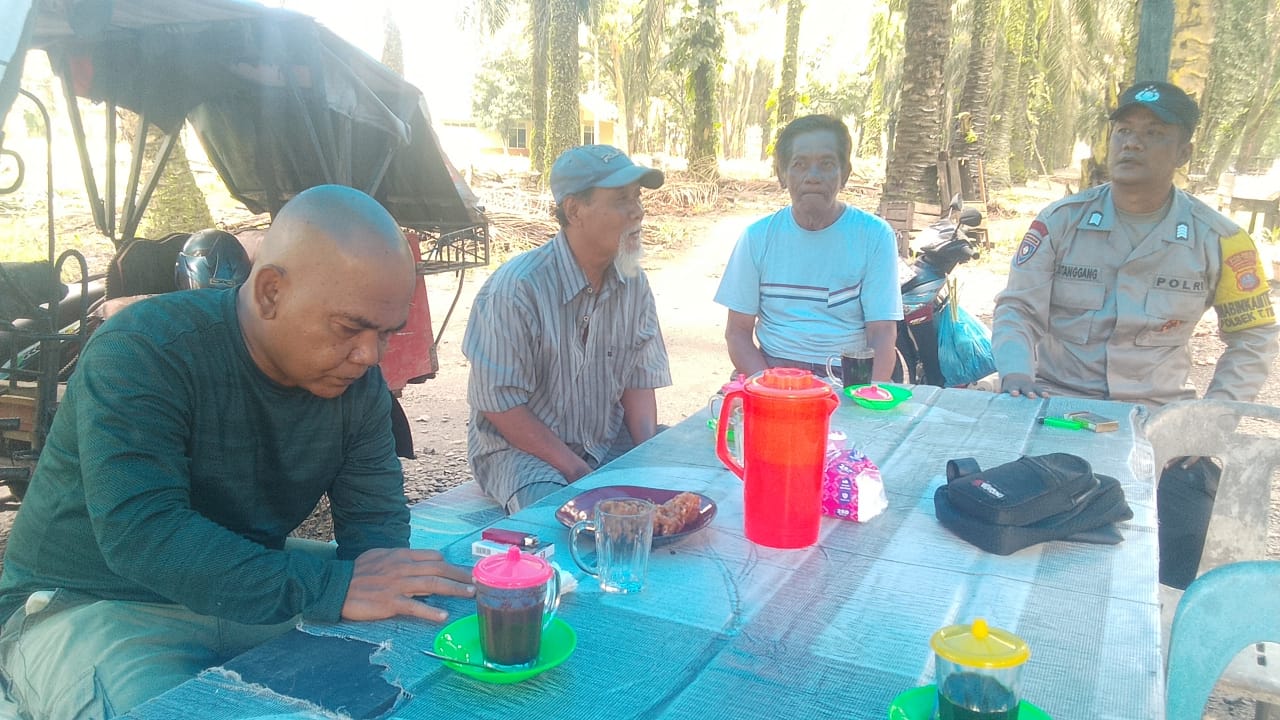 Bhabinkamtibmas Polsek Tebing Tinggi Laksanakan Sambang Warga di Desa Kedai Damar