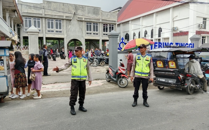 Polsek Padang Hilir Patroli Pengamanan Melekat Pada Ibadah Minggu Kasih di Beberapa Gereja