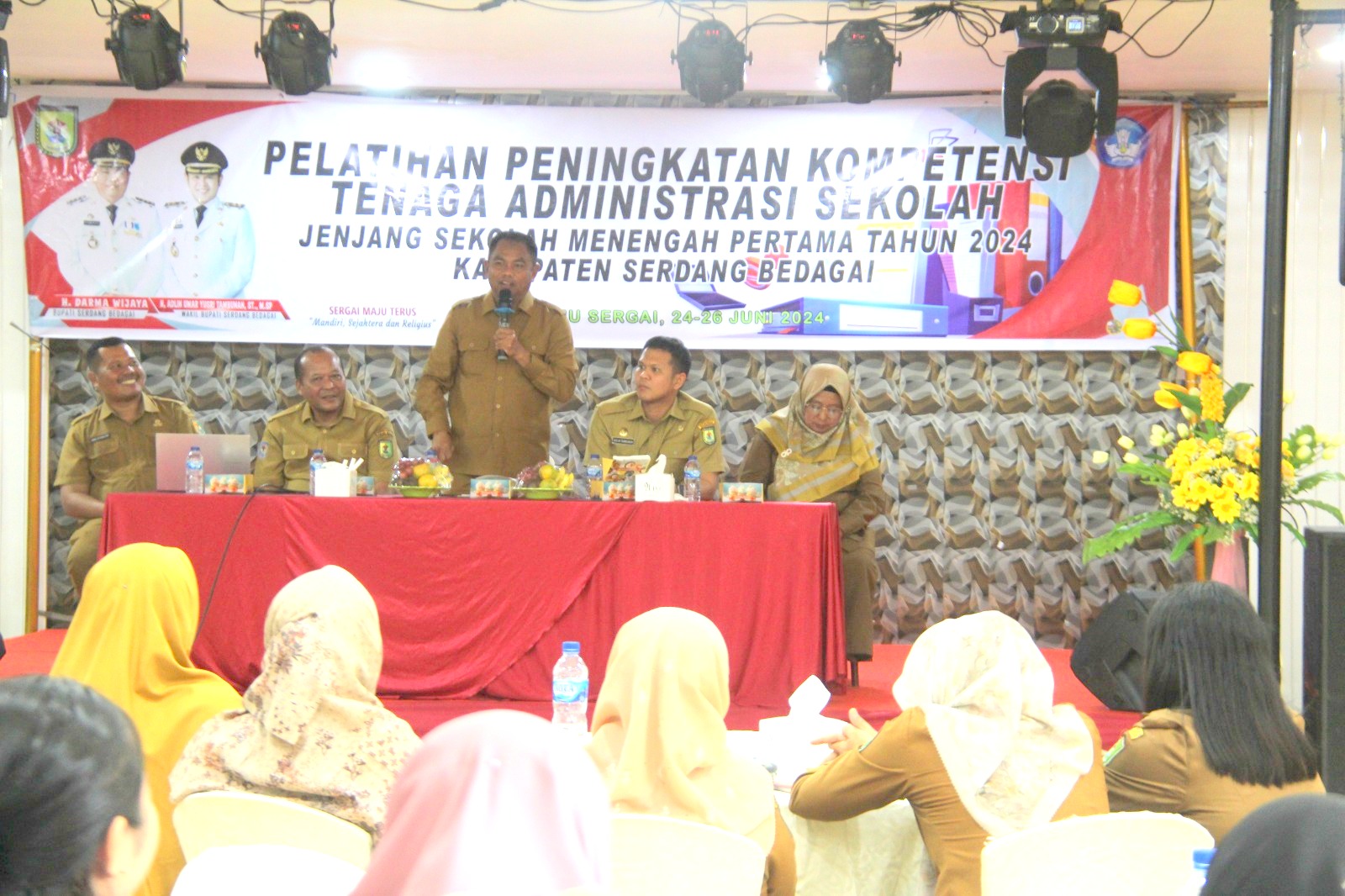 Bupati Serdang Bedagai H. Darma Wijaya membuka kegiatan kopetensi sekolah. (Intarta/Diskominfo Sergai)