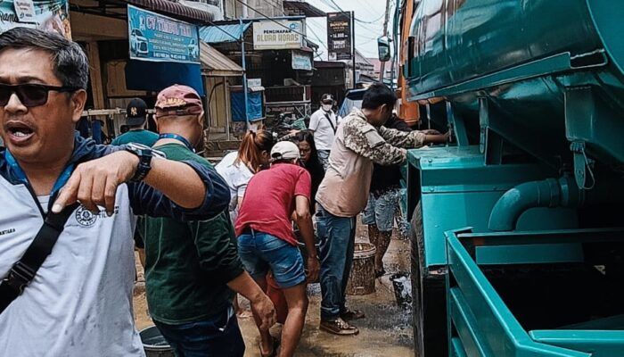 RSI Sigap Bantu Korban Banjir Bandang Parapat dengan Pasokan Air Bersih