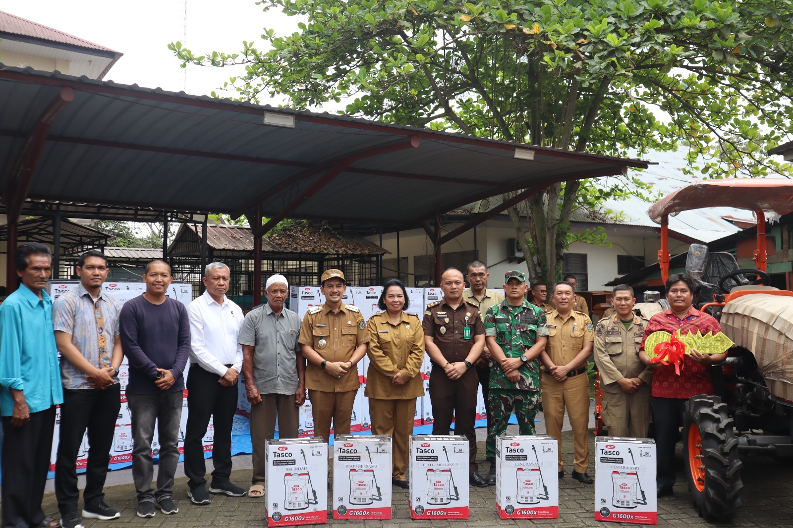 Dukung Ketahanan Pangan, Wali Kota Tebing Tinggi Serahkan Bantuan Alsintan Pada Poktan dan Gapoktan