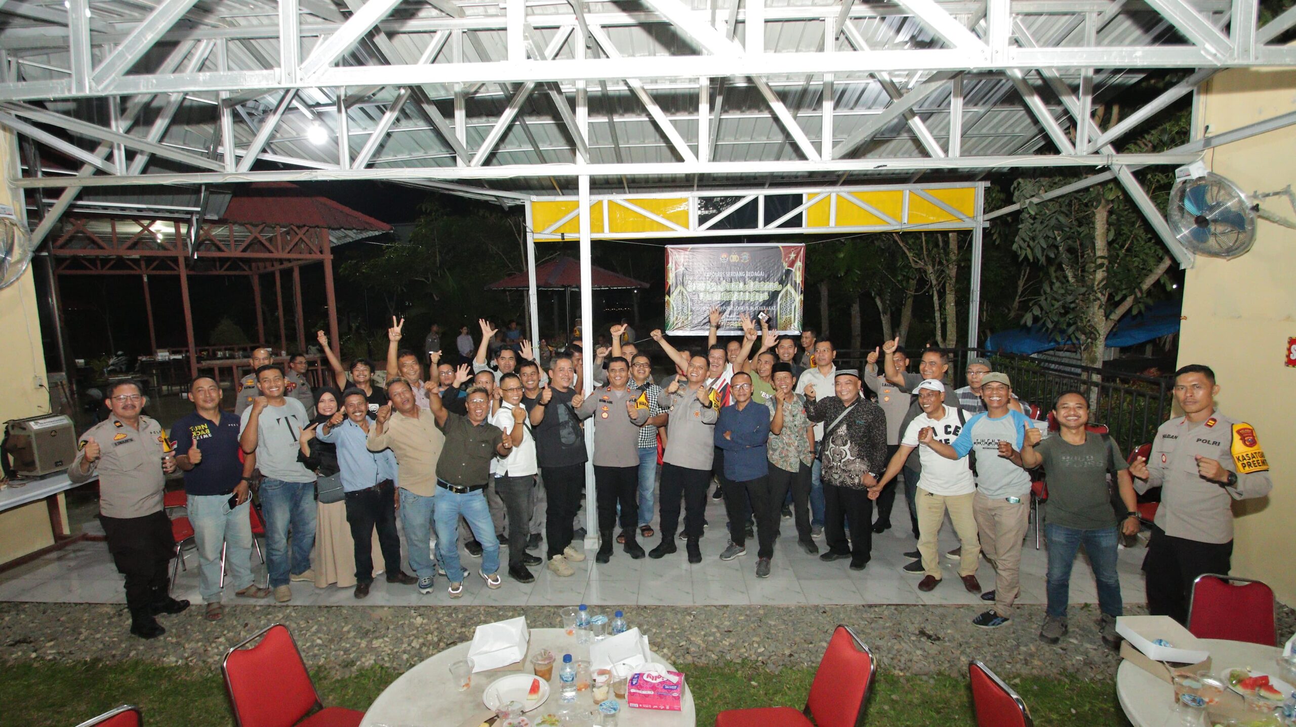 Kapolres Sergai dan Jurnalis Perkuat Sinergi Pemberitaan Berimbang di Momen Buka Puasa Bersama