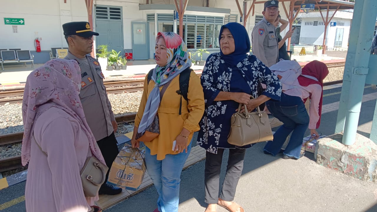 Di Stasiun Kereta Api, Polres Tebing Tinggi Sosialisasi Keamanan Mudik Idul Fitri 2025