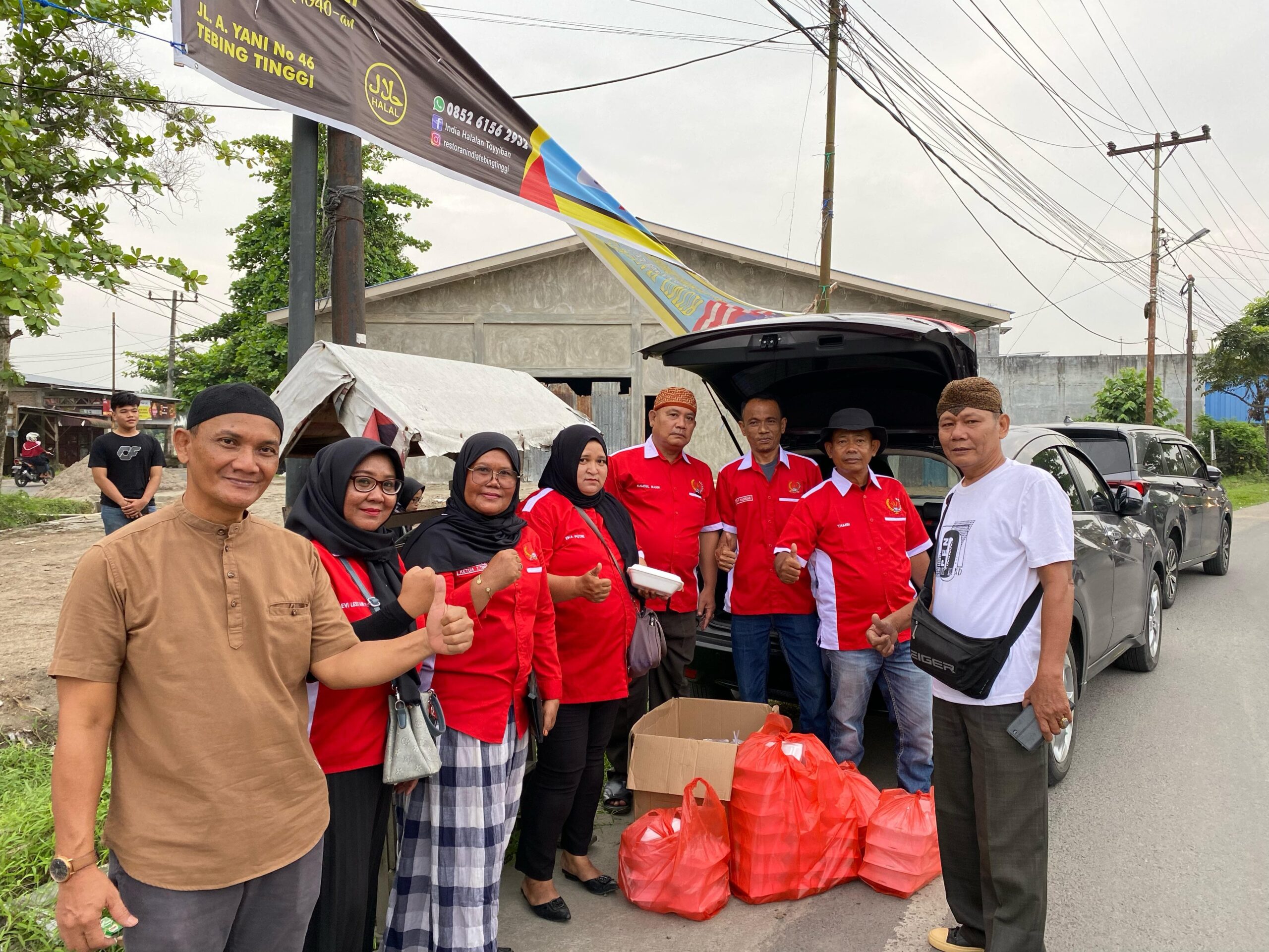 Berkah Ramadhan, PWRI Tebing Tinggi Berbagi Takjil ke Masyarakat Dirangkai Buka Puasa Bersama