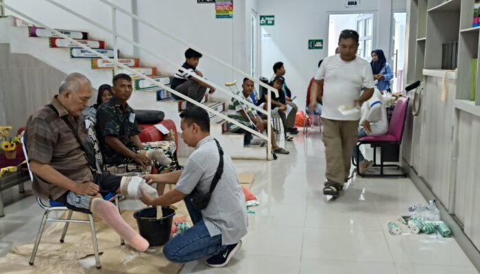 Dinas Kesehatan Sergai dan BenihBaik.com Fasilitasi Pemberian Kaki Palsu untuk Disabilitas