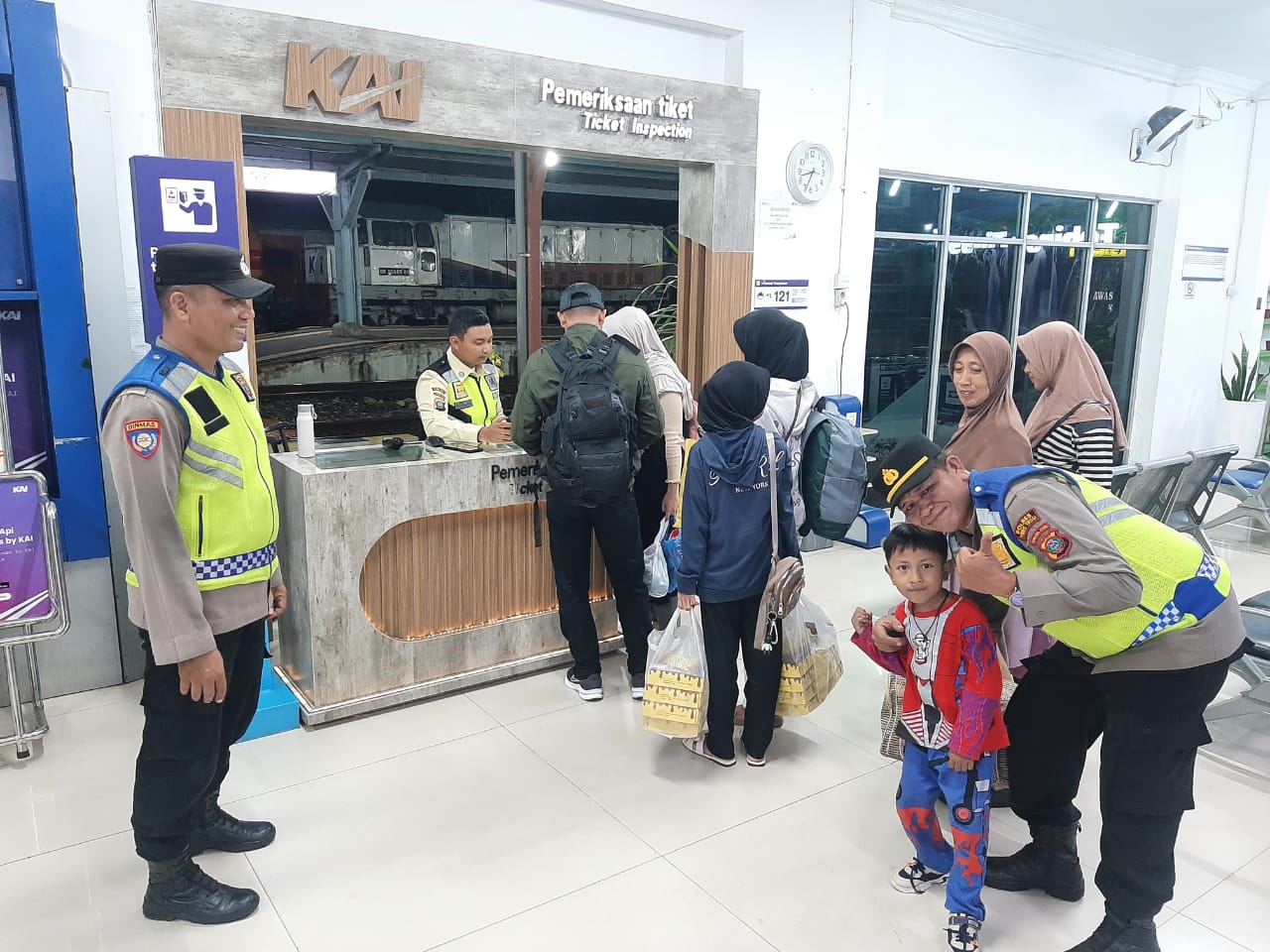 Polres Tebing Tinggi Pantau Arus Mudik di Stasiun Kereta Api